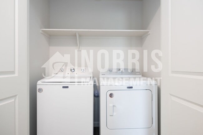 Building Photo - Beautiful New Home in Arizona City