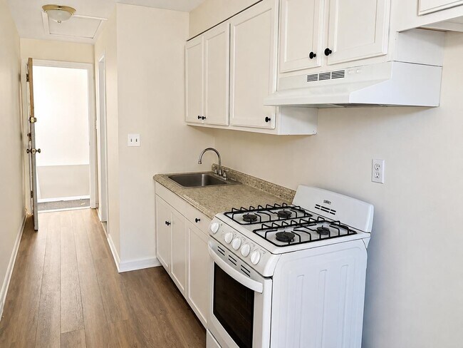 Building Photo - 920 Broadway