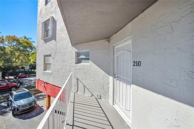 Building Photo - 1750 W 46th St