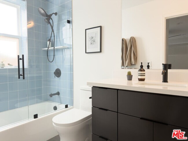 Building Photo - 2220 Aaron St