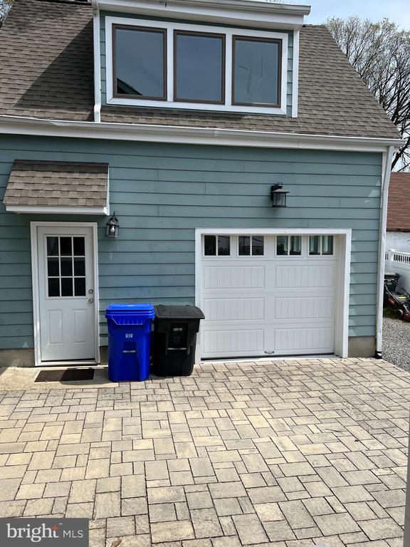 Building Photo - 2237 N Wakefield St