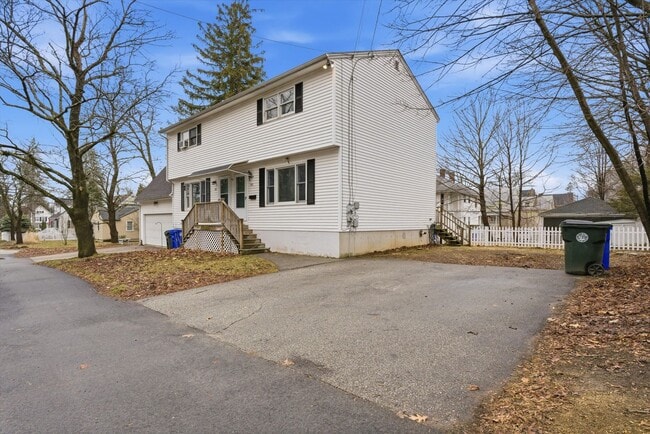 Building Photo - 888-890 Belmont Street