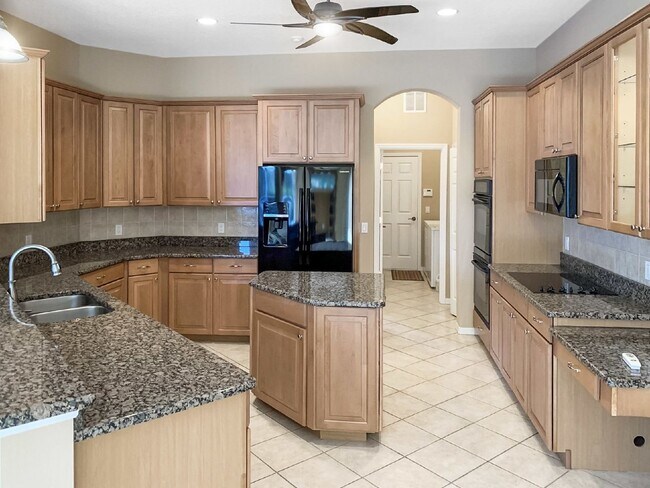 Building Photo - Annual 4-Bedroom, 3-Bath Pool Home with Outdoor Kitchen in Lakewood Ranch Greenbrook Village