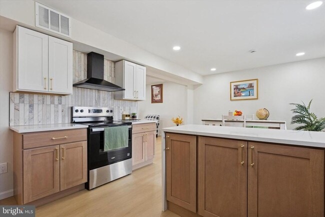 Building Photo - 127 Toledo Ln