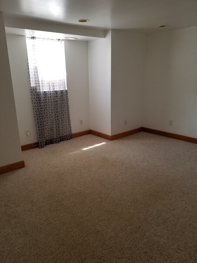 Building Photo - 108 W Spring Dr