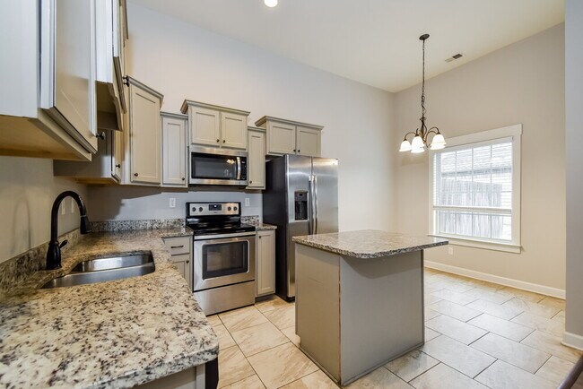 Building Photo - 2600 Molly Ln