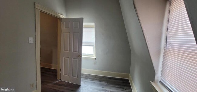 Building Photo - 136 Elm St