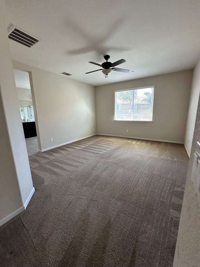 Building Photo - Garibaldi Ranch beautiful 4bedroom 3 full ...