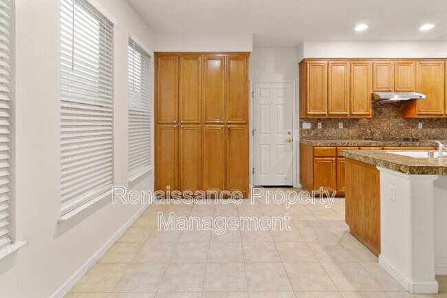 Building Photo - 492 Quail Run Cir