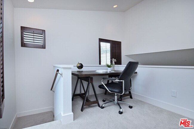 Building Photo - 11815 Laurelwood Dr