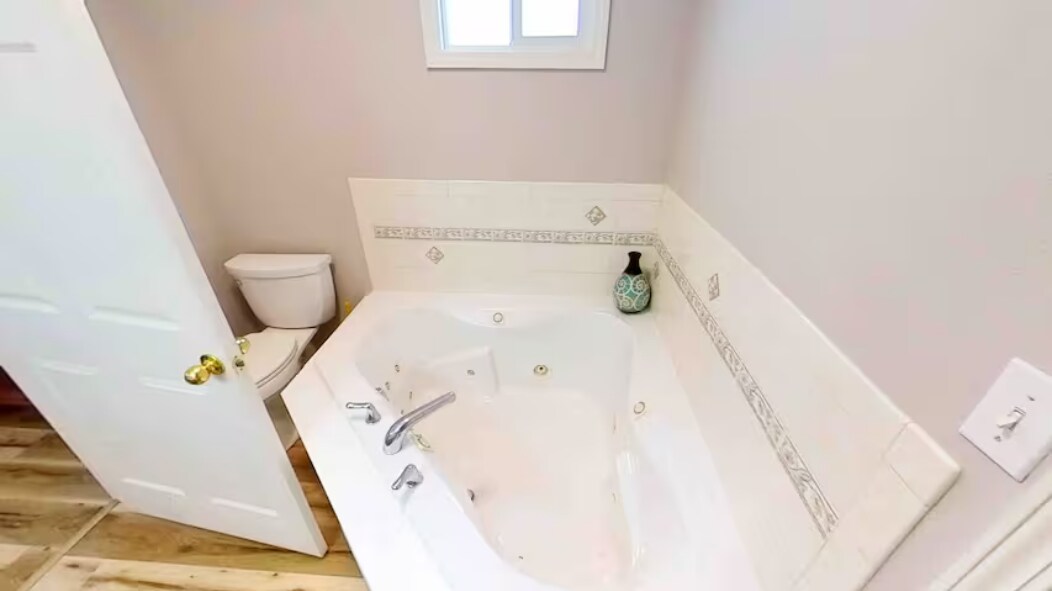 Building Photo - 6140 W Robin Hood Ln