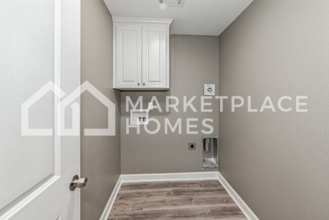 Building Photo - 417 W 20th St