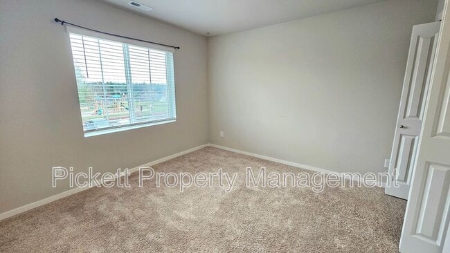 Building Photo - 6540 Yorktown Pl NE