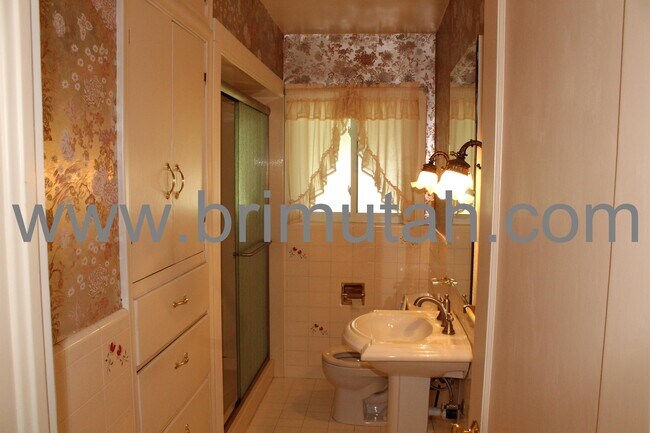 Building Photo - 4192 S Holloway Dr