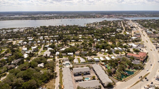 Building Photo - Davis Shores 3/2 Single Family Home