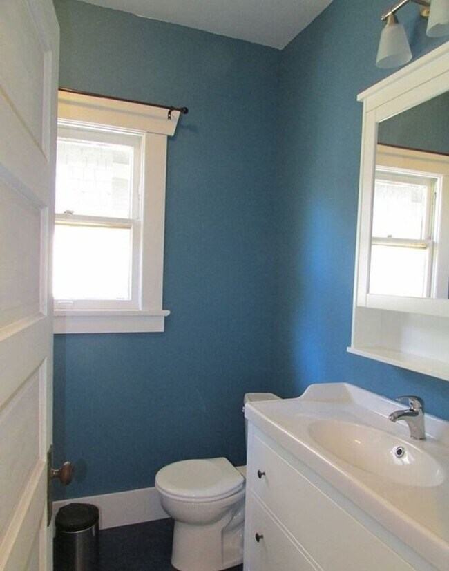 Building Photo - Beautiful 4-Bedroom Home in the Heart of Wallingford