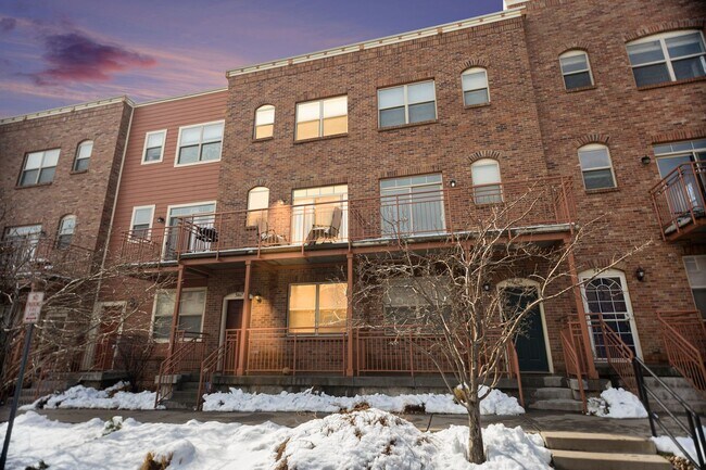 Building Photo - Available Now - 2 Bedroom 2 Bath Unit in A...