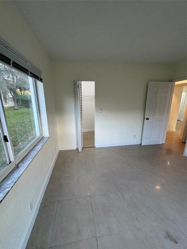 Building Photo - 151 SE 6th Ave