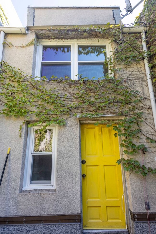 Building Photo - 1037 W Barre St