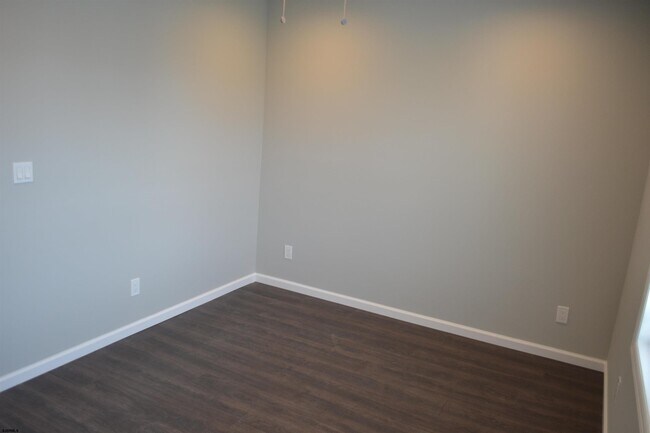Building Photo - 103 N Harvard Ave