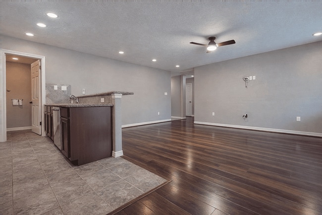 Building Photo - 2518 Staples St