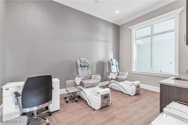 Primary Photo - 43020 Greenway Blvd