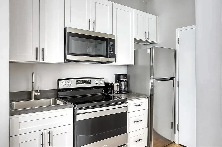 Building Photo - 53 Leroy St