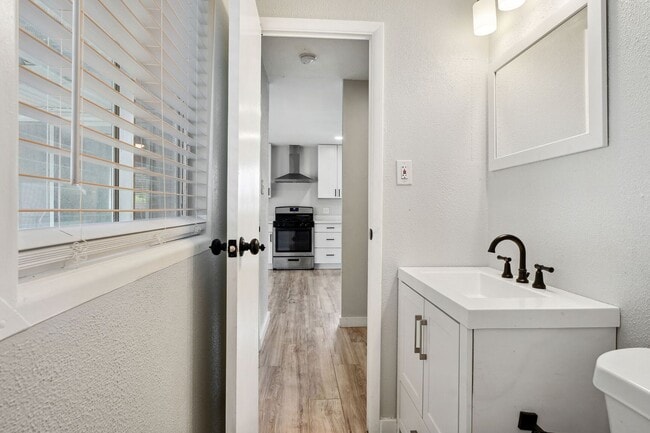 Building Photo - 428 Ruth Dr