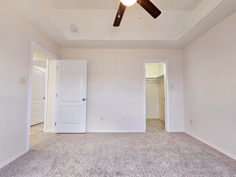 Building Photo - 813 W Arroyo Park Ln