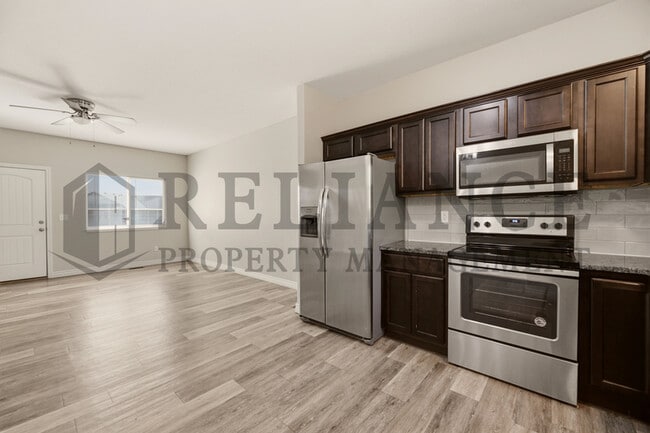 Building Photo - 2202 E Quivira Cir