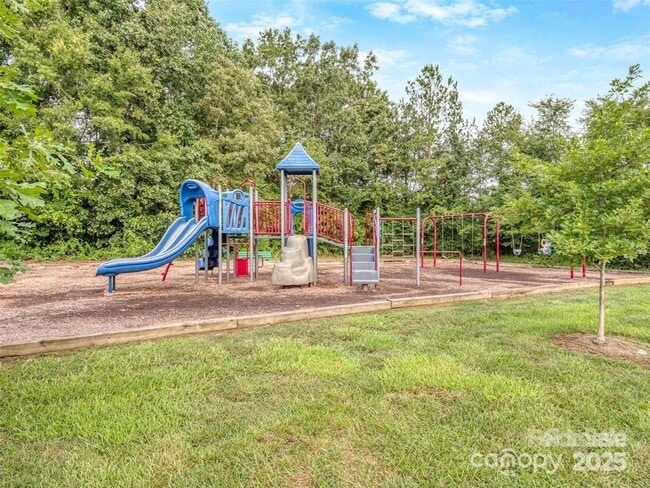 Building Photo - 8715 Parkchester Dr