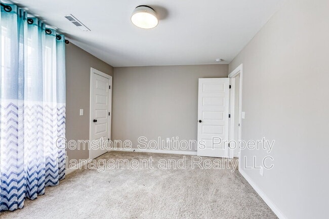 Building Photo - 7284 Ludlow Dr