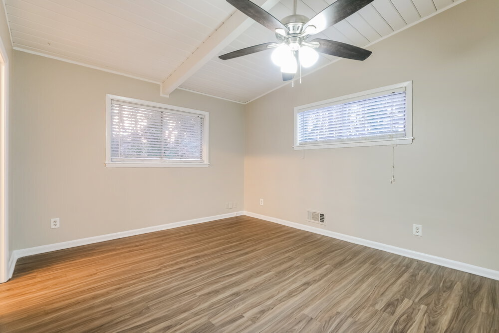 Building Photo - 2410 Ridgeway Dr