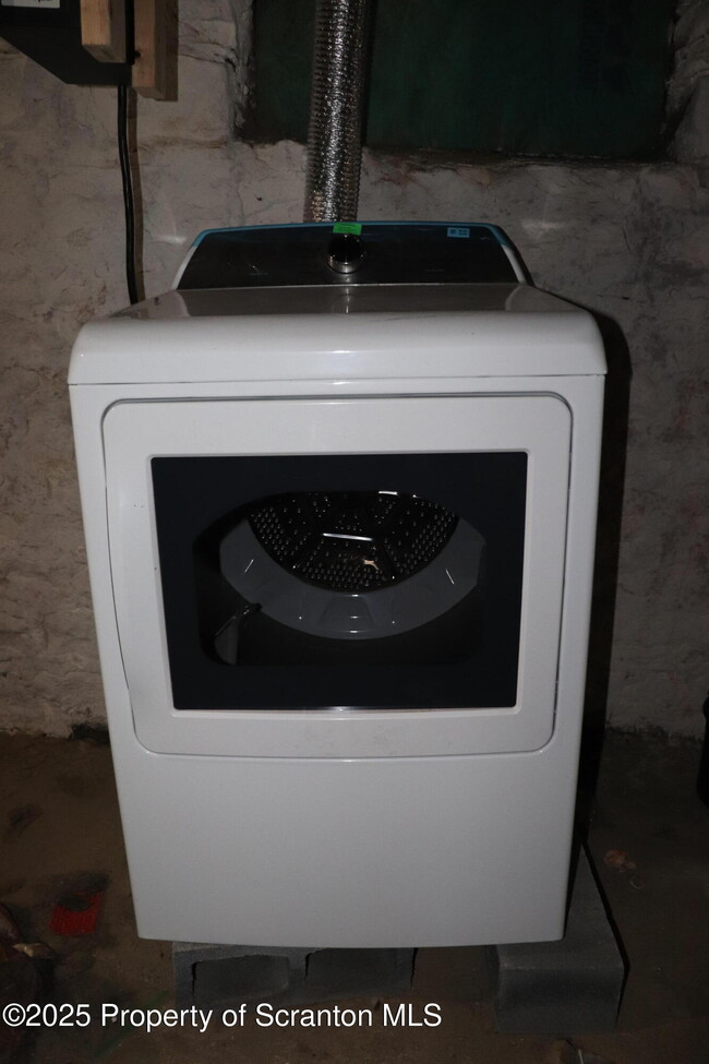 Building Photo - 105 Sambourne St