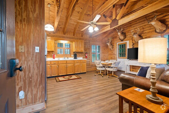 Building Photo - 1614 Oak Hill Rd