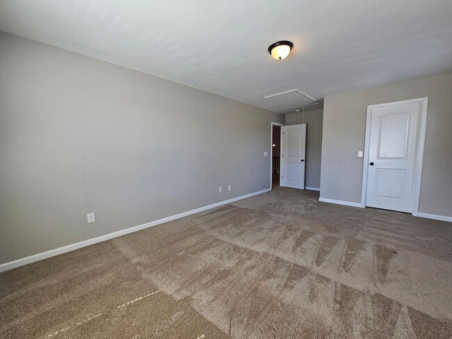 Building Photo - Luxury living at Hawthorne Ridge