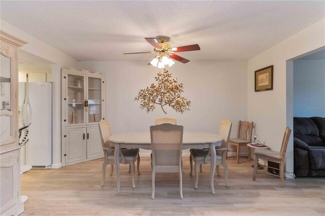 Building Photo - 6215 Green View Cir