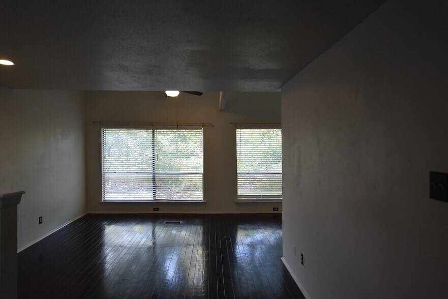 Building Photo - 6718 Eastridge Dr