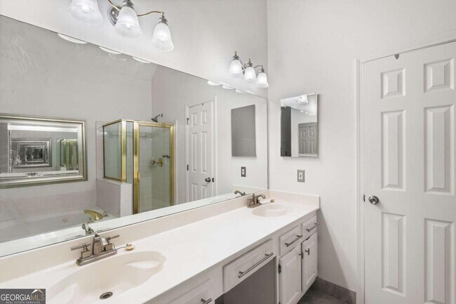 Building Photo - 529 Eastland Dr