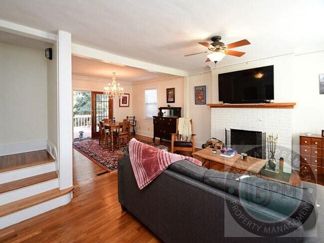 Building Photo - Discover 3-bedroom, 2.5-bath home in Omaha, NE