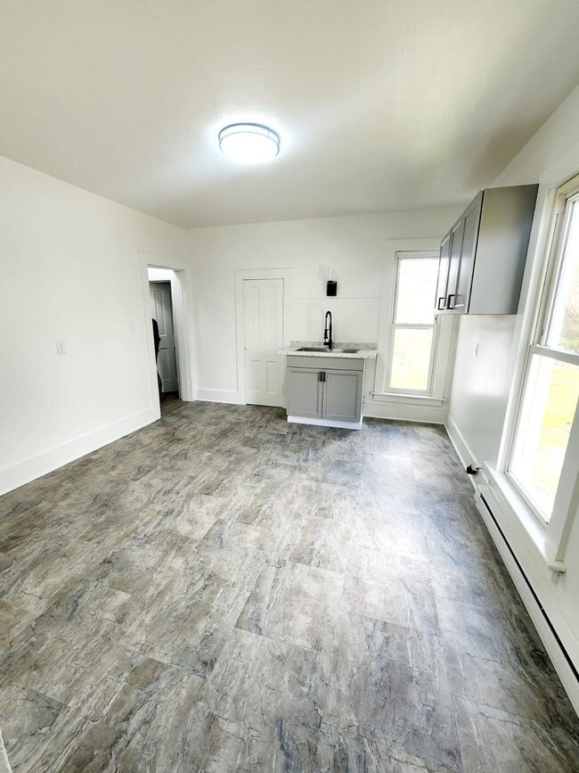 Building Photo - 931 W Wayne St