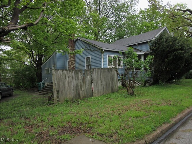 Building Photo - 128 Eagle St