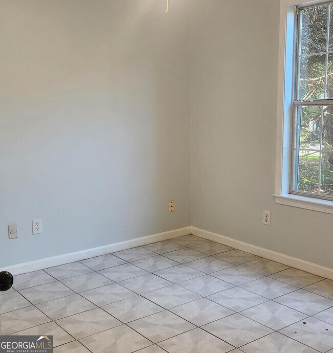 Building Photo - 10883 Knotty Pine Pl