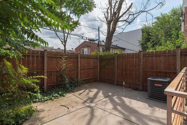 Building Photo - 1714 Fontain St