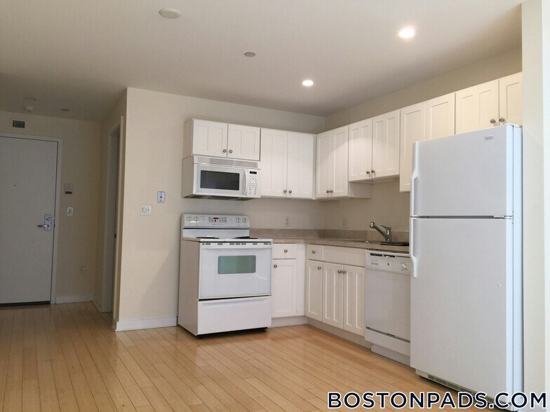 Building Photo - 40 Boylston St