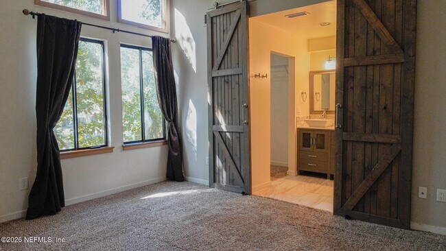 Building Photo - 12238 Spiney Ridge Dr S