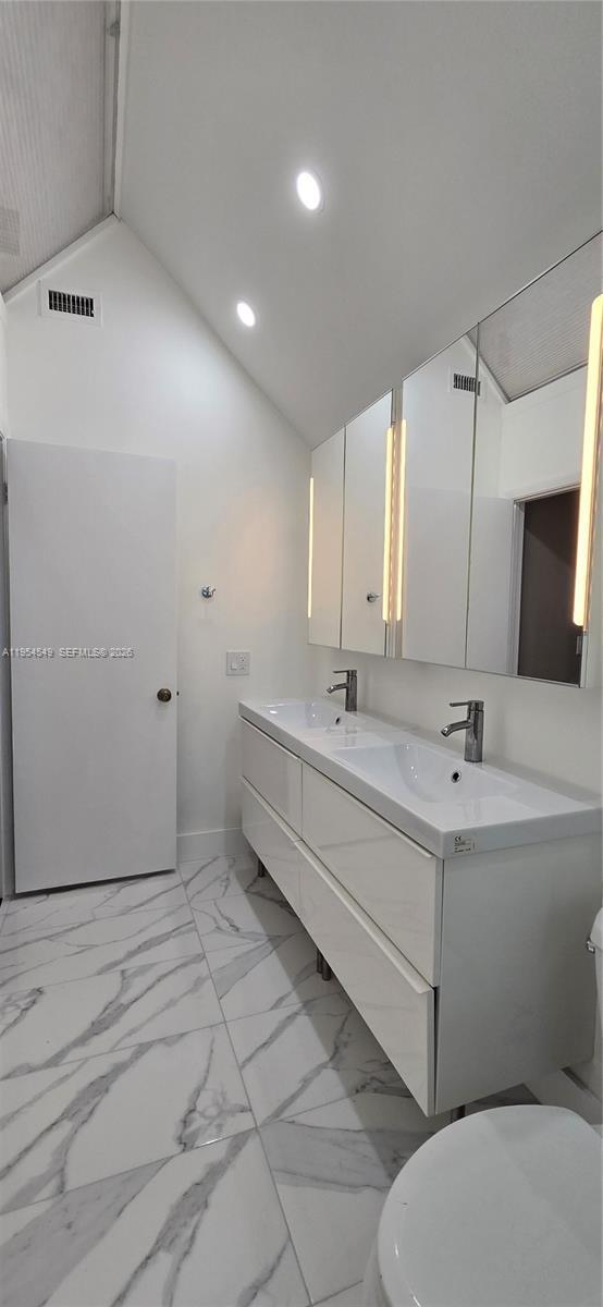 Building Photo - 1000 SE 2nd St