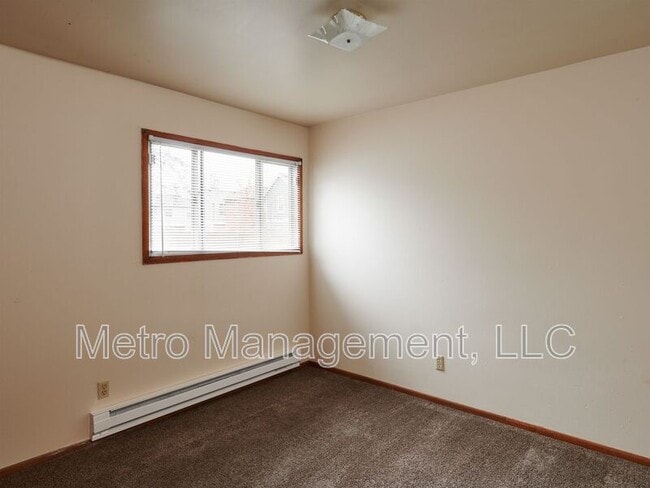 Building Photo - 8307 N Fowler Ave