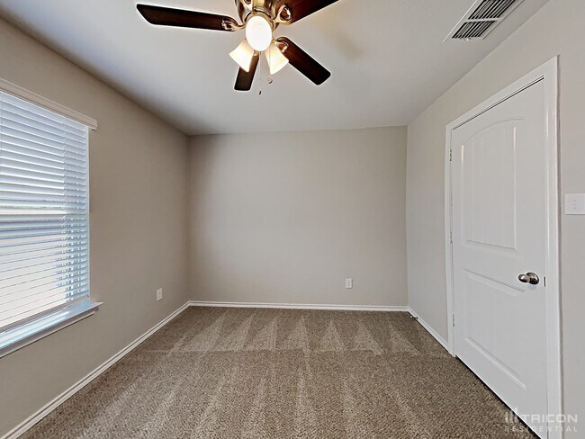 Building Photo - 2533 Doe Run