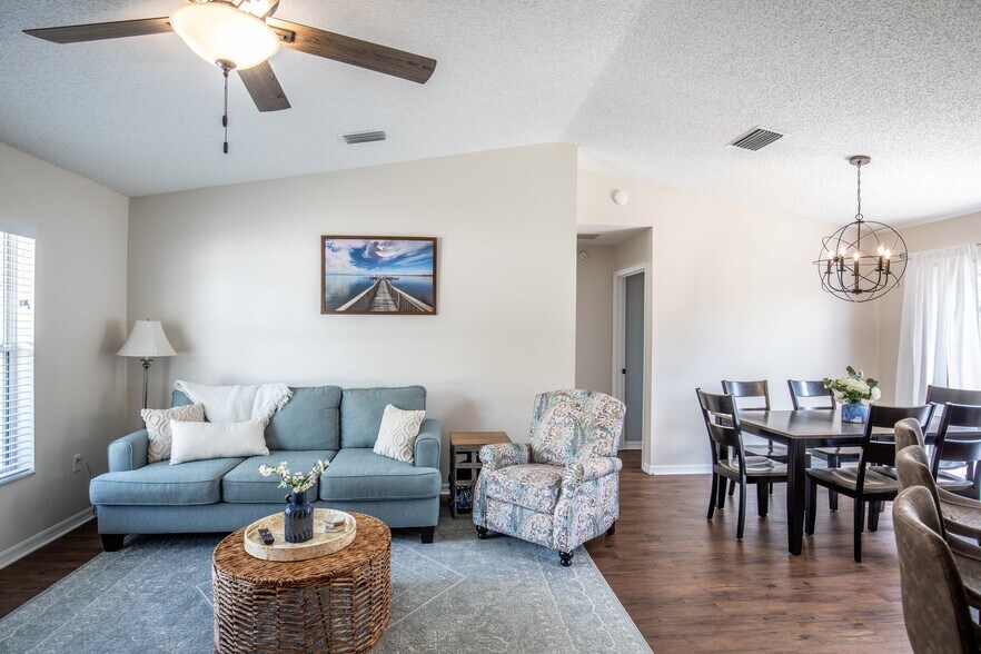 Building Photo - 1216 Doris Ave